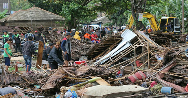 Sóng thần ở Indonesia làm hơn 200 người chết
