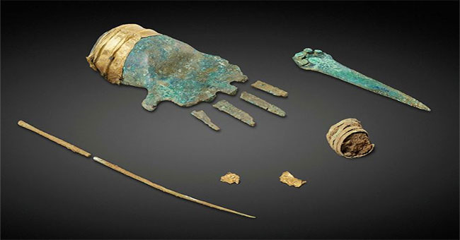 Phát hiện bàn tay kim loại 3.500 năm tuổi trong mộ cổ ở Thụy Sĩ
