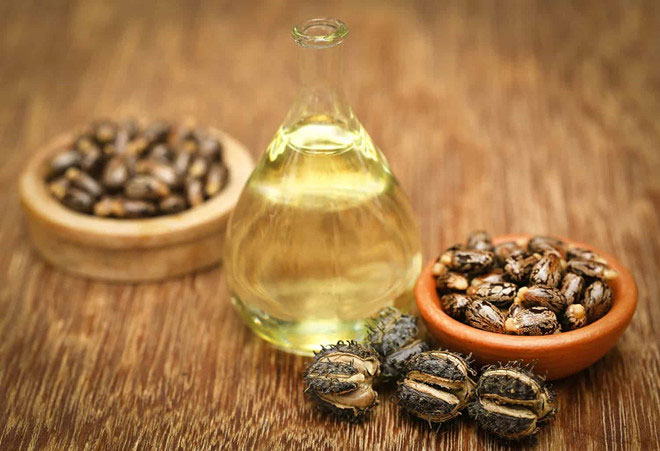 Dầu thầu dầu, trong tiếng anh được gọi là Castor Oil.