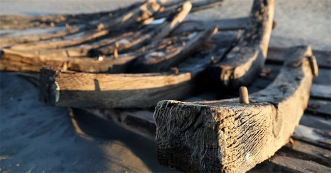 "Tàu ma" thế kỷ XIX bất ngờ lộ diện trên bờ biển