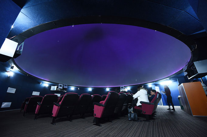Đây là Đài thiên văn hiện đại nhất miền Bắc với nhà chiếu mái vòm hình vũ trụ quy mô 100 ghế ngồi.