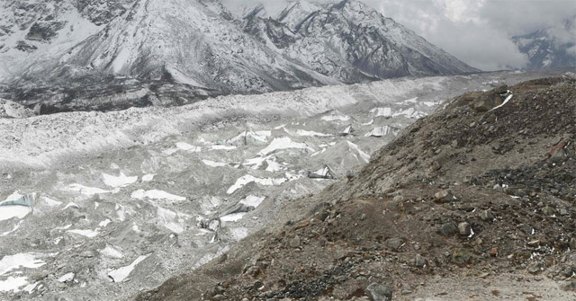 Sông băng ở Himalaya tan hết vào năm 2100 vì biến đổi khí hậu