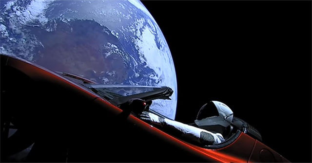 Siêu xe điện của Elon Musk có khả năng gây "thảm kịch" đâm vào Trái Đất?