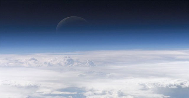 Nếu bảo bầu khí quyển Trái đất phủ lên cả Mặt trăng thì có ai tin không? Đó là sự thật!