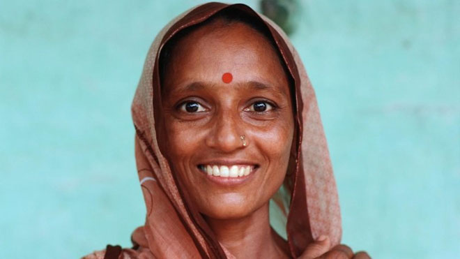 Chấm đỏ bindi tượng trưng cho sức mạnh của phụ nữ Ấn Độ.