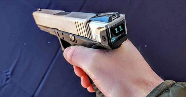 Hộp khóa nòng thông minh đầu tiên trên thế giới với màn hình hiển thị số đạn trong súng