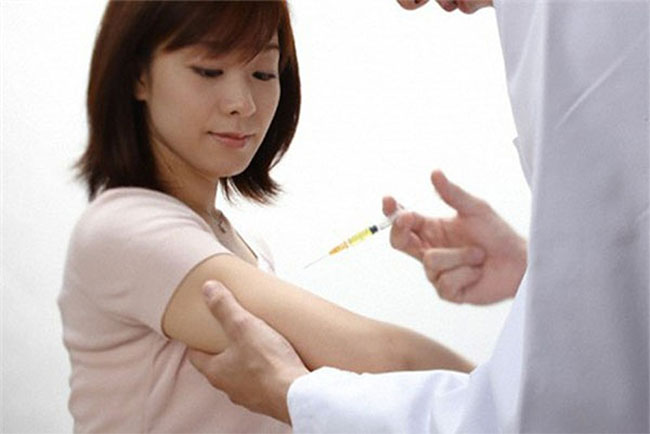 Đối với người phụ nữ, việc tiêm ngừa bệnh còn có liên quan nhiều đến việc thai nghén và sinh con.