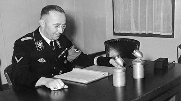Chỉ huy lực lượng SS Heinrich Himmler