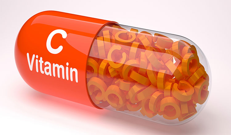 Bạn nên uống vitamin C mỗi ngày sau bữa ăn. 