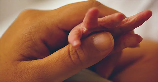 Người phụ nữ có… hai tử cung mang thai cùng lúc hai em bé