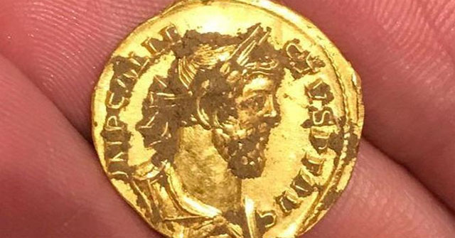 Anh: Tìm thấy đồng xu 2000 năm tuổi còn nguyên vẹn