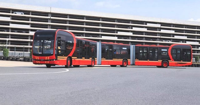 Đây là mẫu xe buýt điện dài nhất thế giới với chiều dài lên tới 26 mét, chở được 250 khách/chuyến