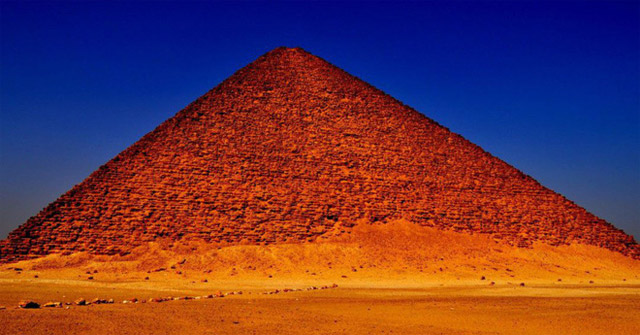 Bí mật kim tự tháp đỏ ở Ai Cập: Sau 141 năm mới giải mã được một phần
