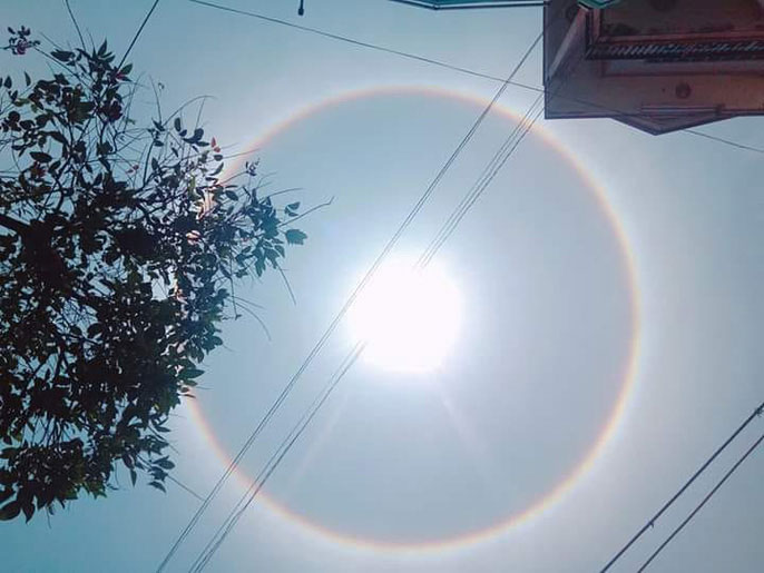 Thích thú với hiện tượng vầng hào quang bao quanh mặt trời ở Quảng Nam