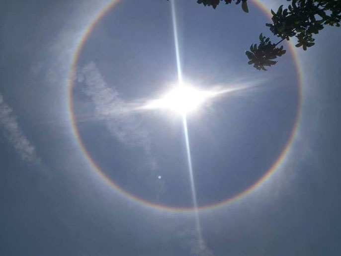 Thích thú với hiện tượng vầng hào quang bao quanh mặt trời ở Quảng Nam
