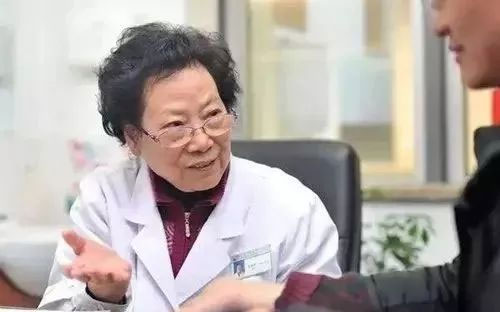 Zou Yanqin, bác sĩ chuyên khoa thận nổi tiếng.