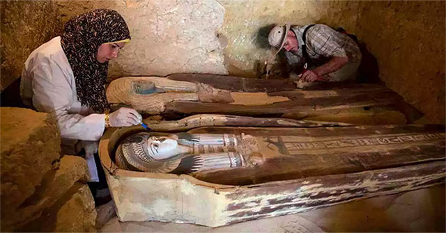 Hai xác ướp trong khu nghĩa trang cổ 4.500 tuổi ở Ai Cập