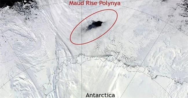 Giải mã bí ẩn những hố băng lạ liên tục xuất hiện tại Nam Cực trong nhiều thập kỷ qua