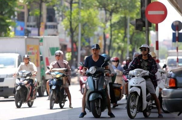 Khu vực Hà Nội có mây, ngày nắng, chiều tối và đêm có mưa rào và dông vài nơi.
