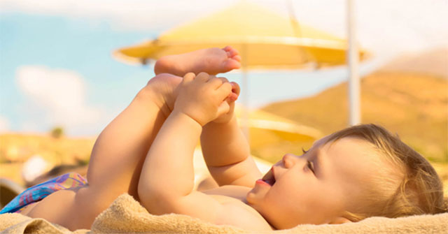Sự thật giật mình: Tắm nắng cho trẻ sơ sinh, vừa sai lầm vừa nguy hiểm