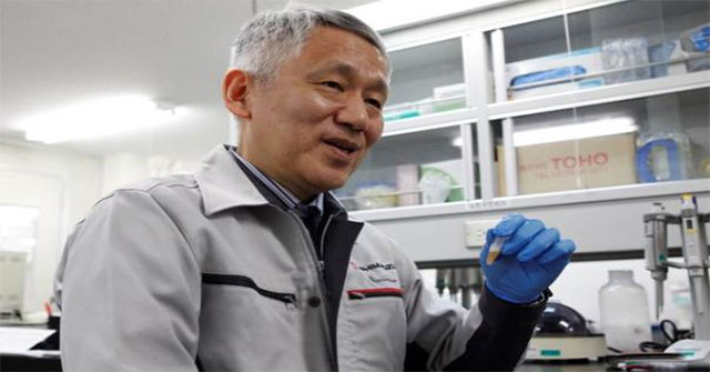 Nhà khoa học đoạt Nobel chế tạo khối phổ kế nhỏ nhất thế giới