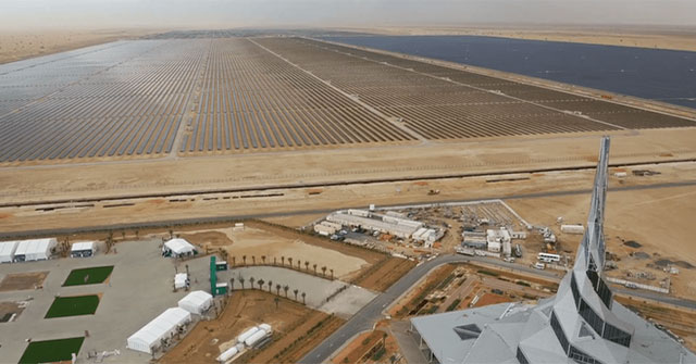 Công viên năng lượng Mặt Trời khổng lồ giữa sa mạc Dubai có thể xô đổ mọi thứ kỷ lục