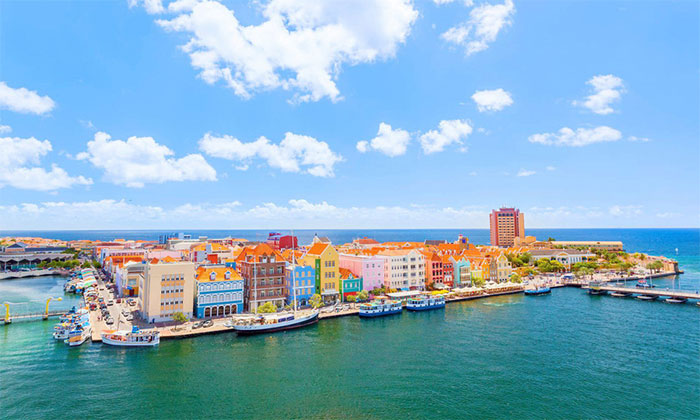 Thủ đô Willemstad là vùng đất được mẹ thiên nhiên ban tặng những bờ biển đẹp.