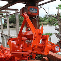 Người thợ cơ khí nông dân sáng chế chiếc máy đắp bờ hữu dụng Người thợ cơ khí nông dân sáng chế chiếc máy đắp bờ hữu dụng