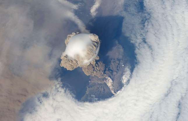 Núi lửa Sarychev ở Nga phun trào tháng 6/2009.