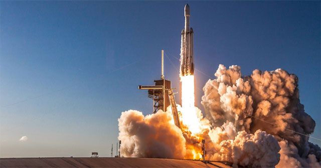 SpaceX phóng thành công tên lửa Falcon Heavy thứ 3, nhưng thất bại khi thu hồi lõi trung tâm