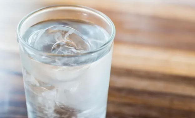 Đồ uống nóng giúp làm mát nhanh hơn chứ không phải nước lạnh.
