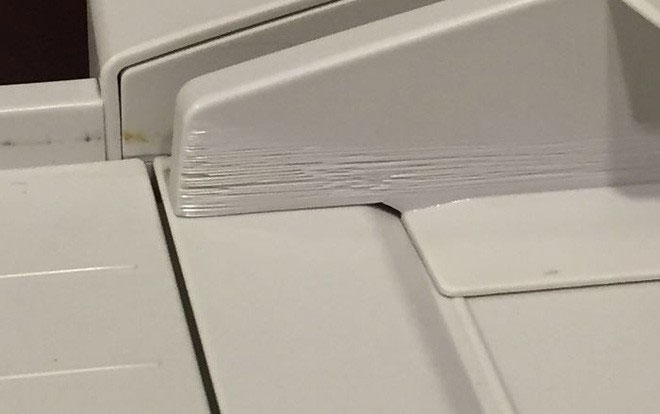 Chiếc máy fax sau 10 năm bị giấy cứa