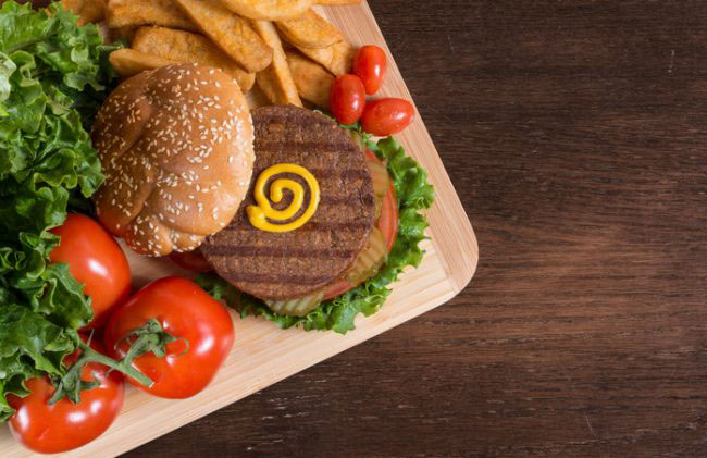 Sản phẩm thịt trong bánh burger có nguồn gốc thực vật.