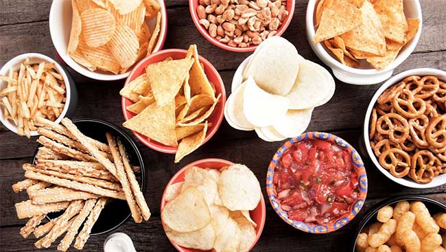 Các món ăn vặt, đặc biệt là món mặn, có thể được "tiêu thụ" cực nhanh chóng.