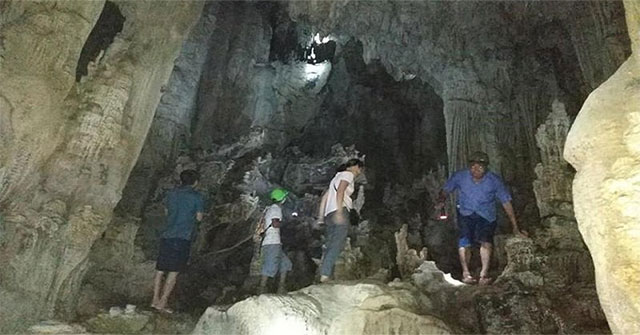 Phát hiện hang động thạch nhũ tuyệt đẹp, có hình thù kỳ lạ ở Quảng Trị Phát hiện hang động thạch nhũ tuyệt đẹp, có hình thù kỳ lạ ở Quảng Trị
