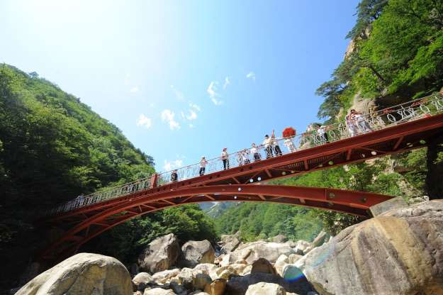 Cầu ở  Mount Kumgang.