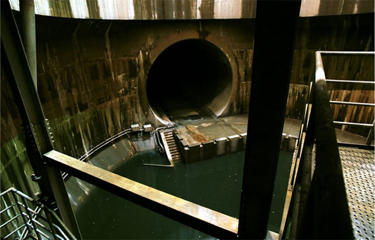 Hồ nước trung tâm ở hệ thống cống ngầm khổng lồ giúp kiểm soát lượng nước của cả hệ thống.
