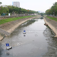 Hà Nội xả nước cuốn trôi toàn bộ kết quả thí nghiệm của chuyên gia Nhật Bản ở sông Tô Lịch Hà Nội xả nước cuốn trôi toàn bộ kết quả thí nghiệm của chuyên gia Nhật Bản ở sông Tô Lịch