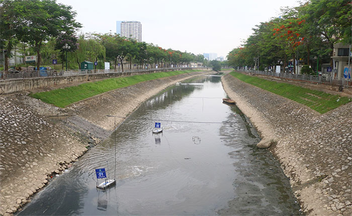 Công nghệ Nano-Bioreactor được các chuyên gia Nhật Bản đưa vào thử nghiệm trên sông Tô Lịch từ giữa tháng 5 vừa qua.