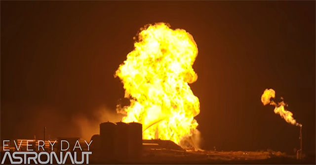 Tên lửa thử nghiệm của SpaceX bốc cháy trên bệ phóng