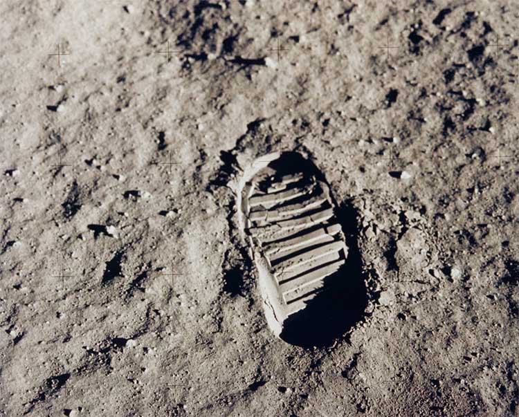 Dấu giày của Buzz Aldrin trên Mặt Trăng.