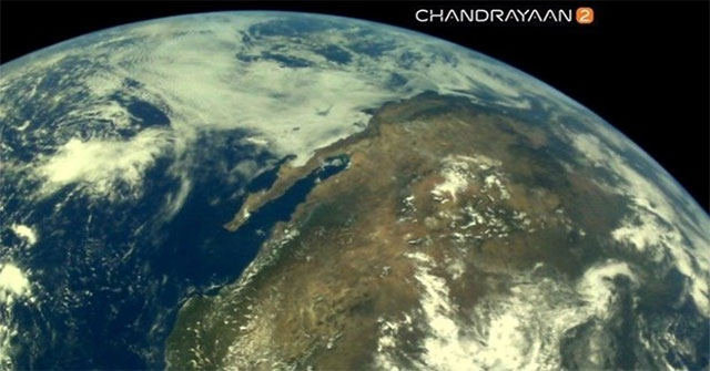 Tàu thăm dò Mặt trăng của Ấn Độ gửi hình ảnh đầu tiên về Trái đất