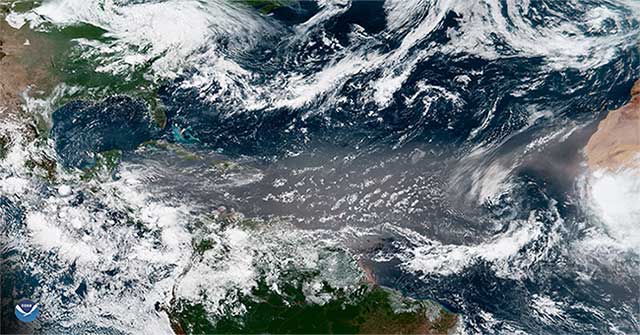 Các đám mây bụi Sahara "làm dịu" các cơn bão ở Đại Tây Dương