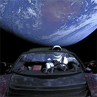 Chiếc xe Tesla Roadster đã hoàn thành một chuyến bay trọn vẹn quanh quỹ đạo Mặt trời.