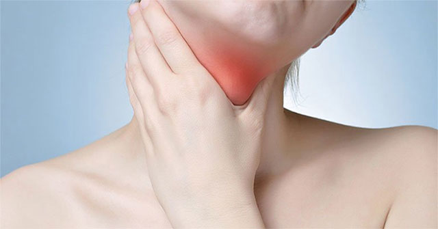 11 nguyên nhân khiến cổ họng có cảm giác bị vướng