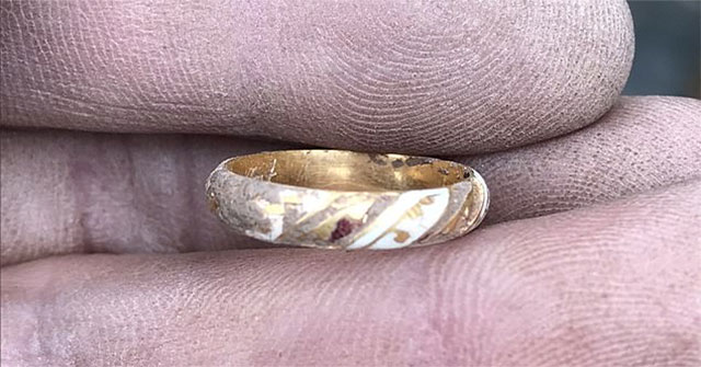 Anh: Tìm thấy chiếc nhẫn vàng 500 năm tuổi của Shakespeare?