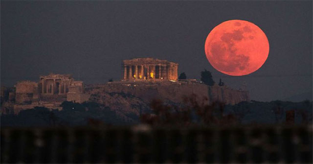 Kỳ bí hiện tượng "trăng máu" gián tiếp giết chết hàng nghìn binh sĩ Hy Lạp cổ