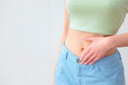 Viêm trực tràng là nguyên nhân đau bụng dưới bên trái gần háng.