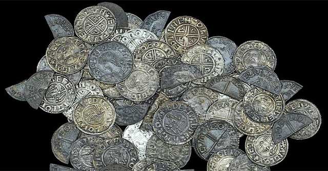 Phát hiện kho tiền nghìn năm tuổi trị giá 50.000 bảng Anh