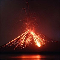 Khí thải của nhân loại nhiều gấp 100 lần phun trào của núi lửa